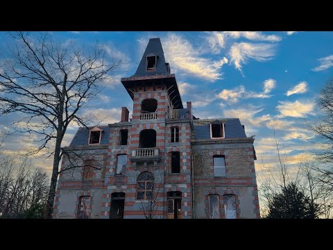 Two sides of the chateau, brings a new perspective.