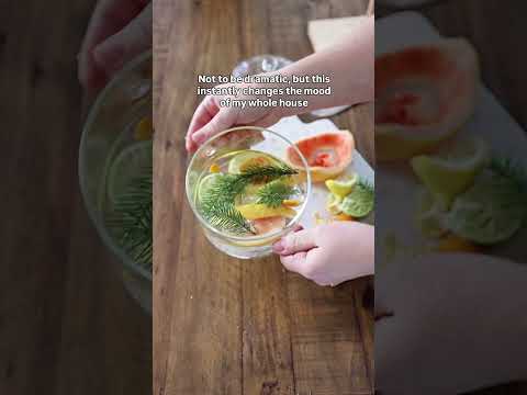 When the day feels long, I love putting a simple simmer pot under my candle warmer. Recipe below 🤍