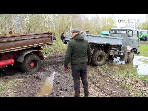 DDR Lkw IFA W50LA ist im Schlamm festgefahren.