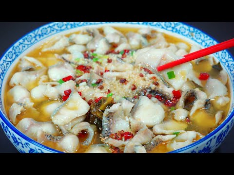 酸菜鱼怎么做好吃正宗？怎么做鱼汤都可以喝？原来酒店大厨是这样做的，3个技巧让水煮酸菜鱼更好吃，鱼片鲜嫩爽滑入味，一点腥味都没有，腌鱼片的技巧#水煮鱼#酸菜鱼#水煮酸菜鱼#黑鱼片#腌鱼片#酸汤鱼片#鱼片