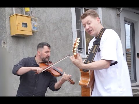 КУКЛА КОЛДУНА на ГИТАРЕ И СКРИПКЕ и РОЗЫГРЫШ В КАФЕ доп РЕАКЦИЯ