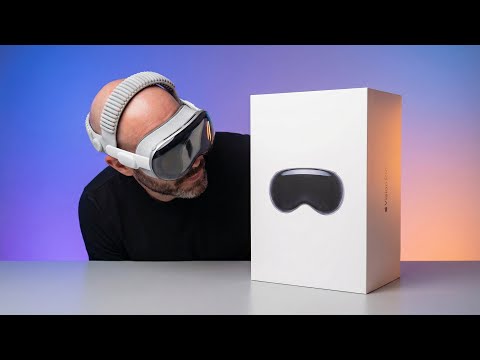 Unboxing the Apple Vision Pro M5
