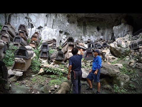 贵州守棺人：67岁老人胆真大，一年领300元，每晚守护山洞中的567具棺材