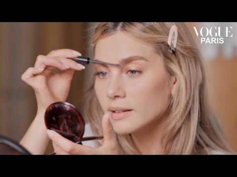 Comment calquer le make-up naturel d'une Parisienne en 10 minutes chrono ? | Vogue Paris