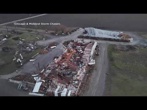 Tornado rips through Illinois, demolishing homes and other buildings