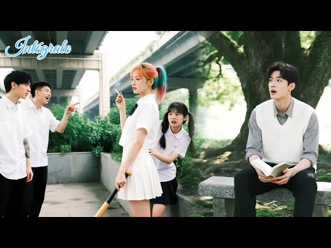 PDG refuse d’épouser fille rebelle, mais après l’avoir vue battre 5 voyou, il en tombe fou amoureux!