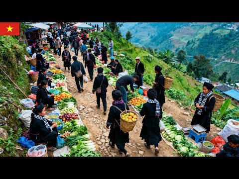 Experience the markets of Phu La and Thu Lao people in the border region between Vietnam and China.