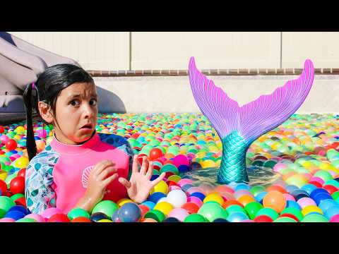 Ellie's Mermaid Swimming Pool Adventure!