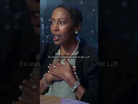 Sie saß auf dem Sofa und dann...