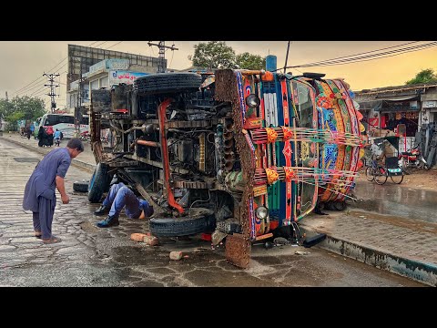 A 80-Ton Heavy duty truck Met with An Accident On the Road | Interesting work