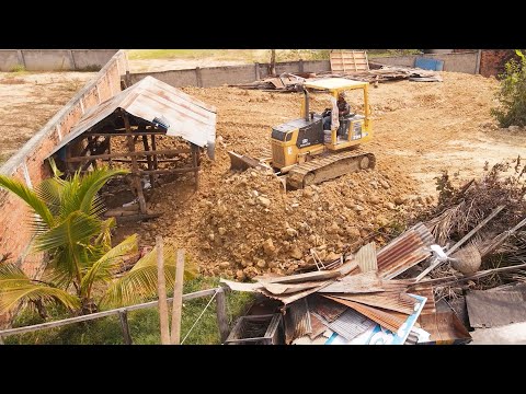 Expertly Landfill Task! Skill KOMATSU D31PX Bulldozer Push Soils And Trucks Dumping Actions