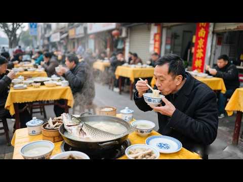 十五斤鲫鱼加鳝骨熬一锅汤，只要汤不要鱼，南京苏式早茶 鱼汤面18块一碗贵不贵？【舟小九】