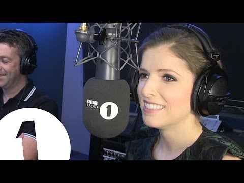 Tiny Anna Kendrick - Riding Rihanna's dress