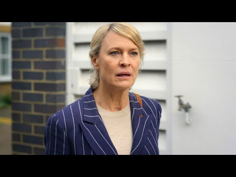 Женщина чересчур опекает сыночку-корзиночку, но когда он приводит девушку, мать идет на крайние меры