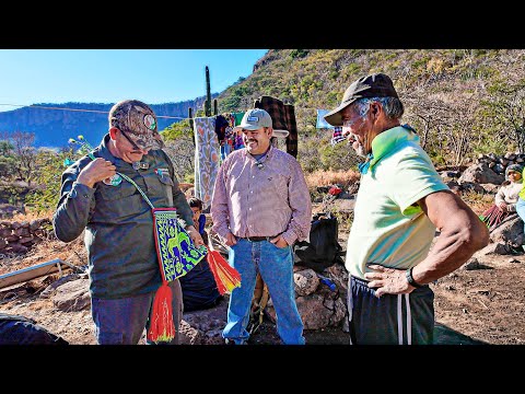 En el Corazón de la Sierra - Regalos y Medicina para los Niños Huicholes
