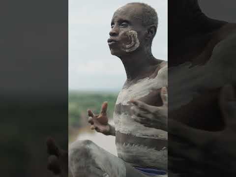 La felicità per il capo dei Kara #ProgettoHappiness #Africa #wildlife #history #shorts