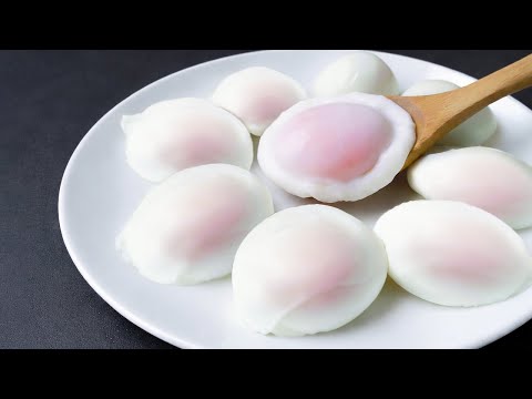 Stop frying eggs all the time - This is the perfect poached egg method for beginners