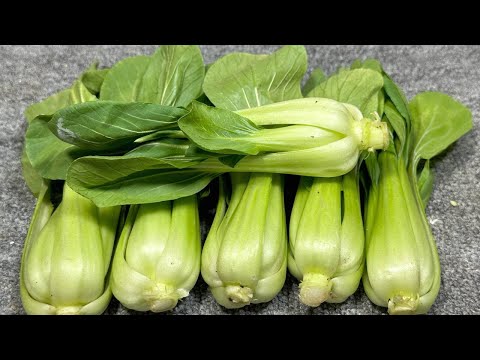 When stir-frying leafy greens, remember not to put them directly into the pan. Here's a restauran...