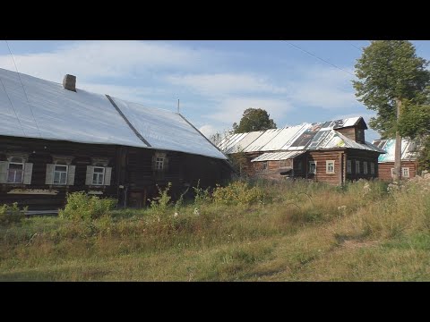 Красивая деревня. Древняя деревня со старинными домами. Уцелевшие дома шедевры. Недоступная деревня