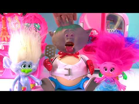 Trolls Poppy Plays Pop the Pig