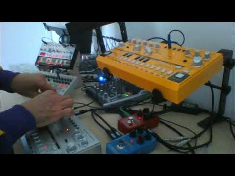 Acid Trance jam with Behringer TD-3-AM & TD-3-SR / Roland TR 09 / Korg Volca Bass
