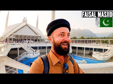 Lithuanian Man Sees The Mosque for The First Time in Pakistan 🇵🇰