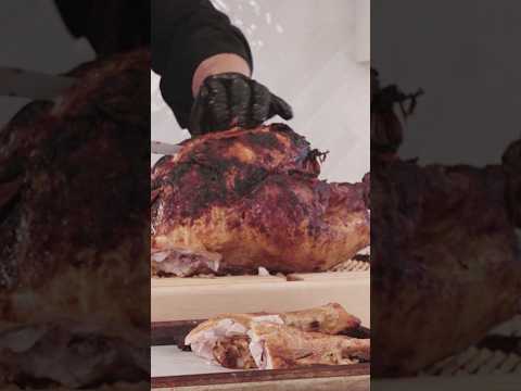 This might be my moistest turkey yet. Here are my carving tips for your #Thanksgiving Turkey 🔪