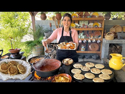 CHILAQUILES ROJOS CON HUEVO Y UNAS GORDITAS DE PILONCILLO!!