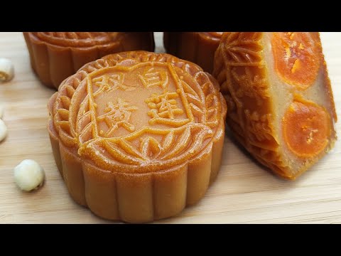 Lotus Paste Double Yolk Mooncake 雙黃白蓮蓉月餅