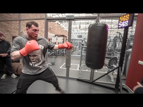 С какой силой бьет боксер? Проверили силу удара