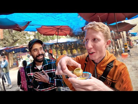 Friendly Indian man won't stop feeding me Pani Puri in Delhi ๐ฎ๐ณ