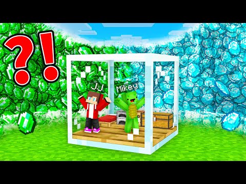 EMERALD & DIAMOND TSUNAMI vs. Mikey & JJ Doomsday GLASS Bunker - Minecraft (Maizen)