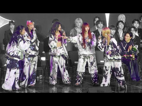 TAEMIN  reaction to Newjeans  😁 (아빠 미소 지으며 뉴진스 응원하는 태민 직캠)