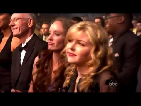 PRESENTACION DE ENRIQUE IGLESIAS EN PREMIOS JUVENTUD 2016