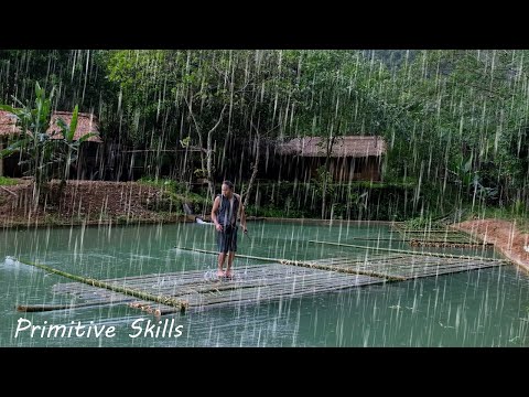 FULL VIDEO: 135 Days build Floating raft on a pond, Solo Survival in the rain. Primitive Skills 193