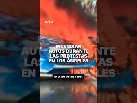 Incendian autos durante las protestas de Los Ángeles