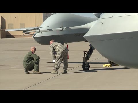 Federal workers and military brace for lack of paycheck amid shutdown