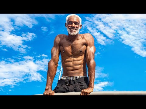 Дед 65 лет на турнике. Это надо видеть!