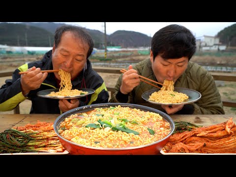 Instant noodles with eggs from the hen house - Mukbang eating show