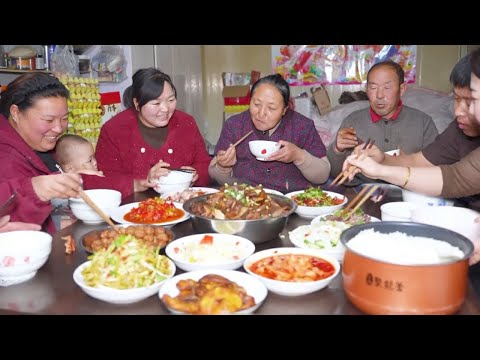 Xia Jie went to her parents' house for a little year! The whole family went to the battle to help