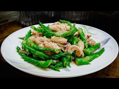 廣東話影片｜鳳尾芥蘭炒土魷｜預祝大家冬至快樂｜復刻香港消失了幾十年的廣東宴會菜｜材料簡單，卻美味非常，但製作需時，是考驗大家刀工的時候了，只要用心和耐心，沒有做不好的啦。