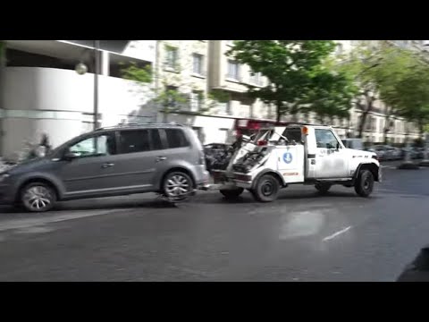 Stationnement à Paris : la chasse aux voitures est ouverte !