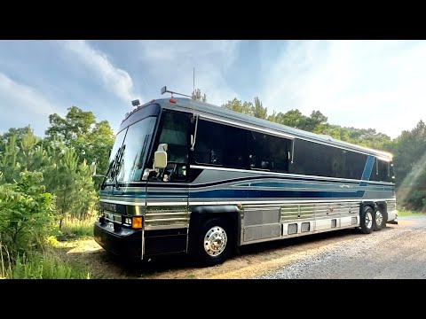 Pretty bus = struggle bus previous shop did a horrible job. Unbelievable discoveries on this mci bus