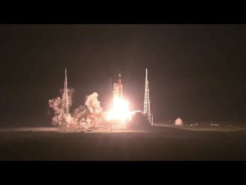 Blastoff! NASA's Artemis 1 moon rocket launches on historic first mission