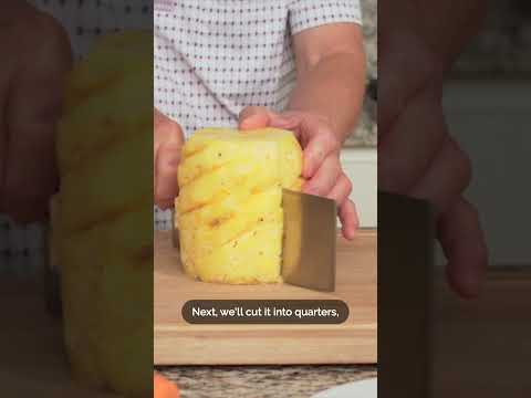 🍍 The BEST way to cut pineapple! #Shorts