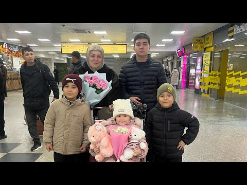 Gardener Ainura🌹🌹🌹We are in Kyrgyzstan at the Dordoi market💖💖💖