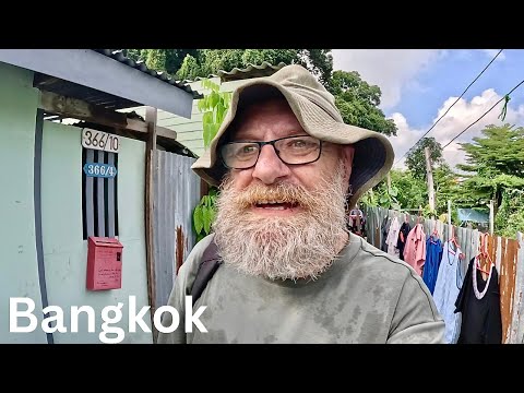 I got the feeling I should leave this Thai neighborhood.