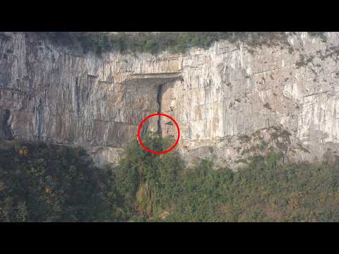 A building was discovered in the mountains of Chongqing. It is a paradise with mountains and water.