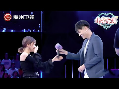 等不及告白,美女设计师直接上手了,心动男生瞬间害羞得说不出话 【非常完美】