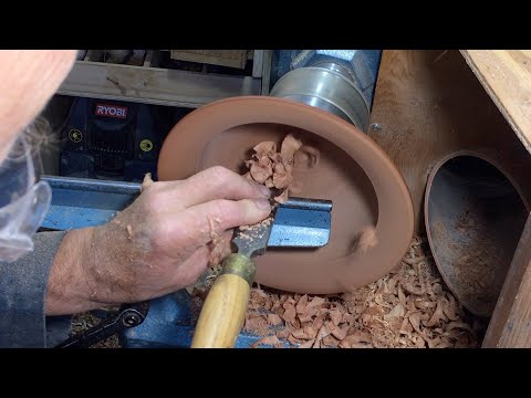 Richard Raffan turns a wide-rimmed bowl for the second 4-Ways Project